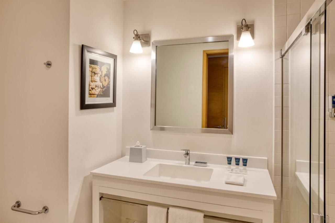 Four Points By Sheraton Cancun Centro Екстериор снимка