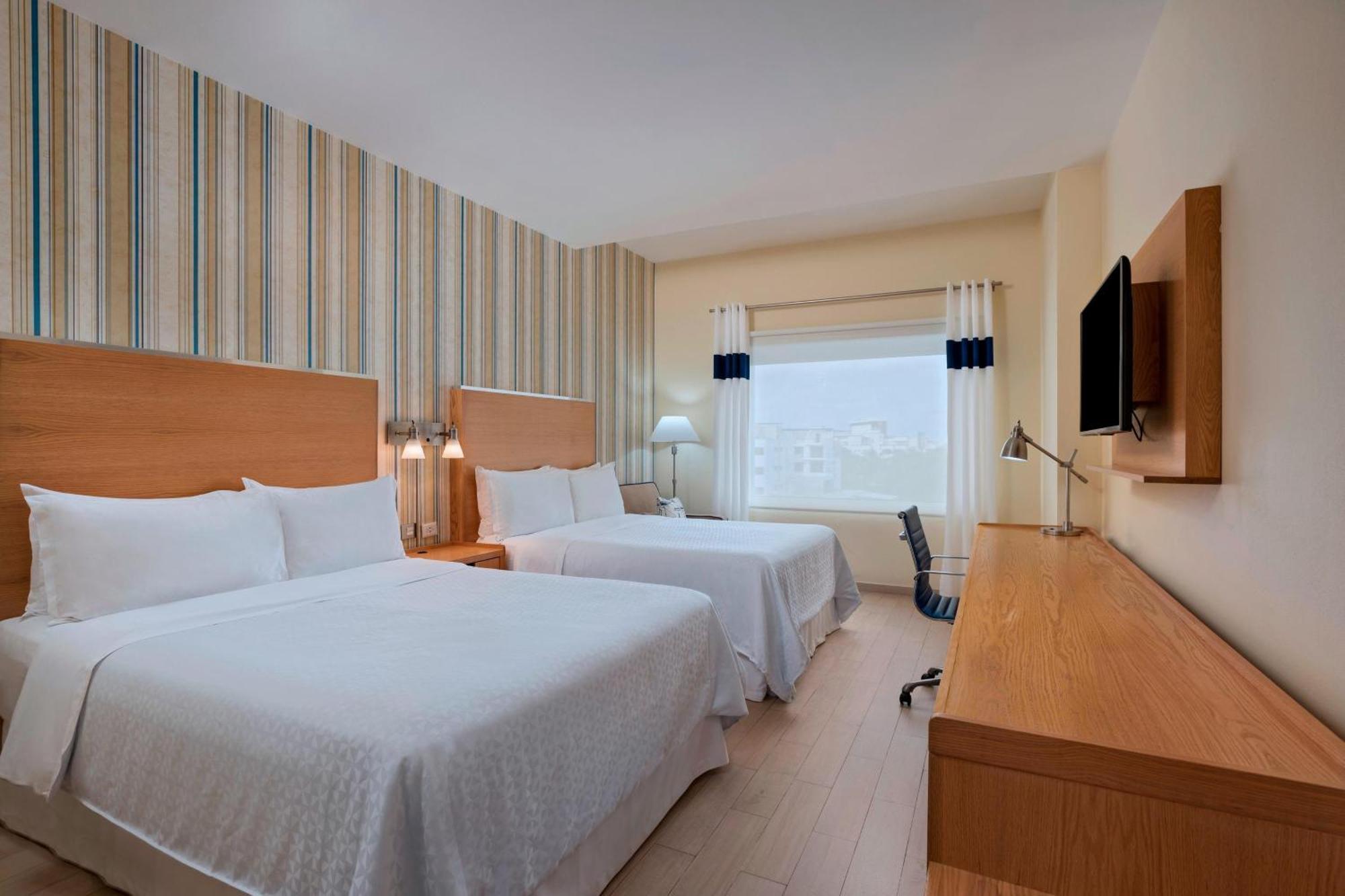 Four Points By Sheraton Cancun Centro Екстериор снимка