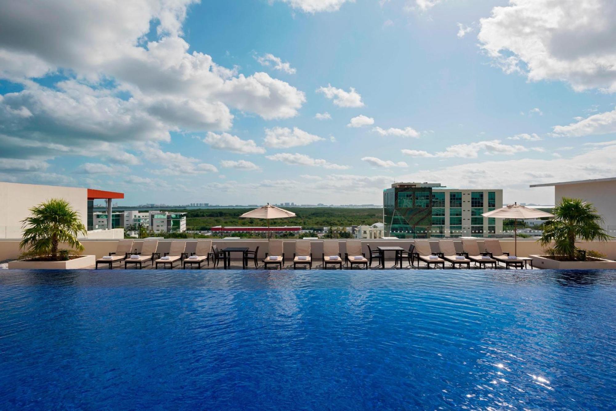 Four Points By Sheraton Cancun Centro Екстериор снимка