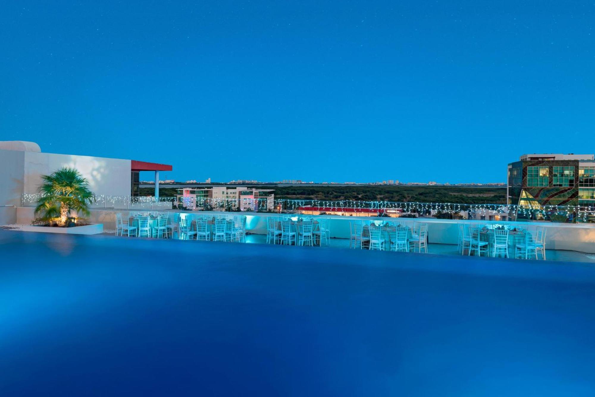 Four Points By Sheraton Cancun Centro Екстериор снимка
