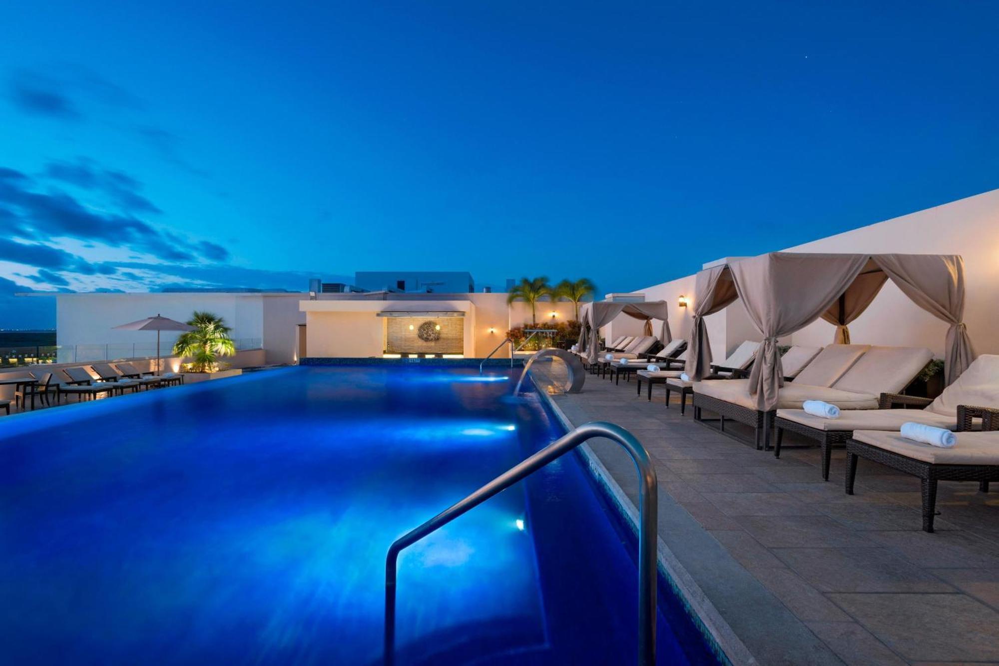 Four Points By Sheraton Cancun Centro Екстериор снимка