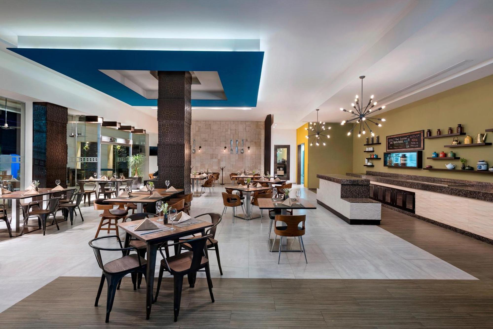 Four Points By Sheraton Cancun Centro Екстериор снимка
