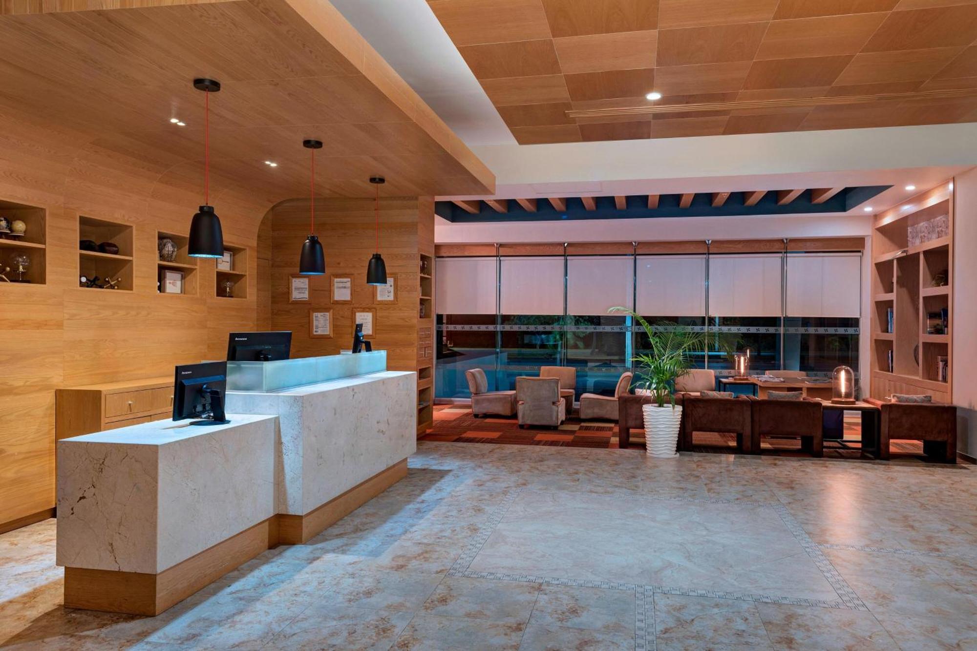 Four Points By Sheraton Cancun Centro Екстериор снимка