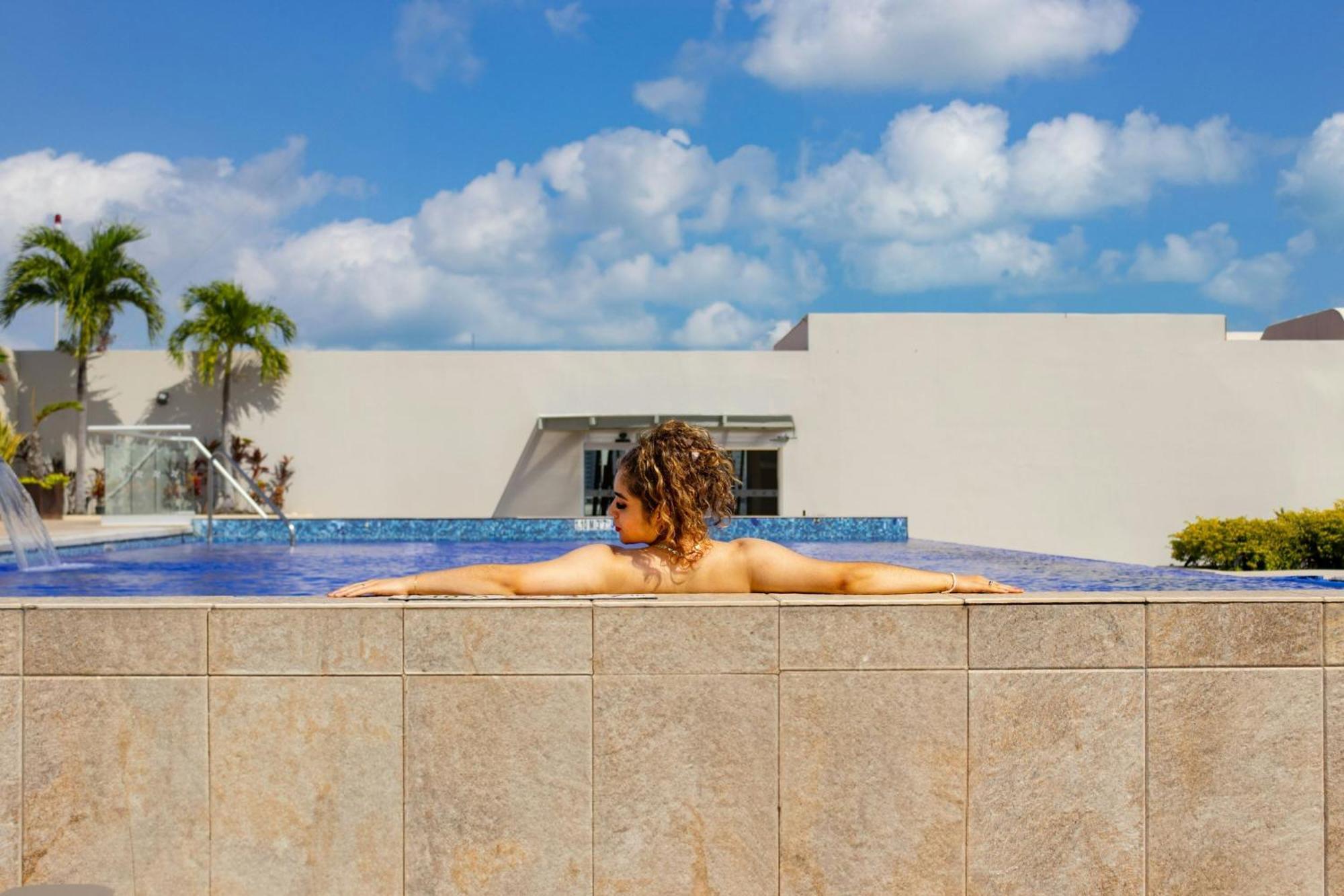 Four Points By Sheraton Cancun Centro Екстериор снимка